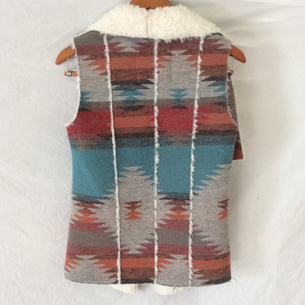 🌸🌸 Faux Sherpa and Wool Aztec Boho Vest 🌸🌸 - Picture 3 of 5